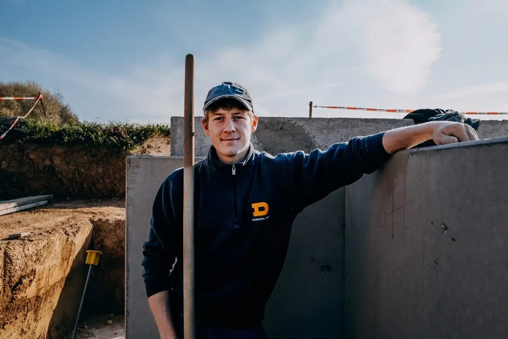 Mitarbeiter von Michael Dankerl Bau an einer Betonwand